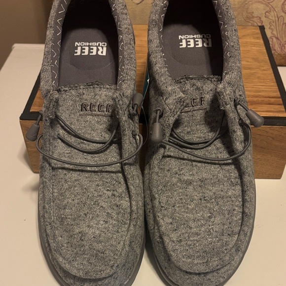 Reef Men's Gray Loafers - Picture 4 of 7